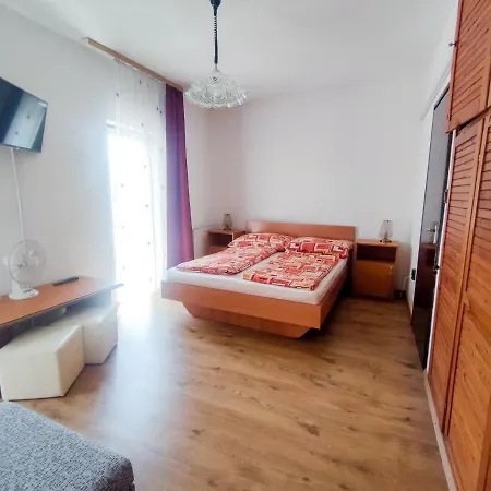 Viktoria Panzio Zamardi