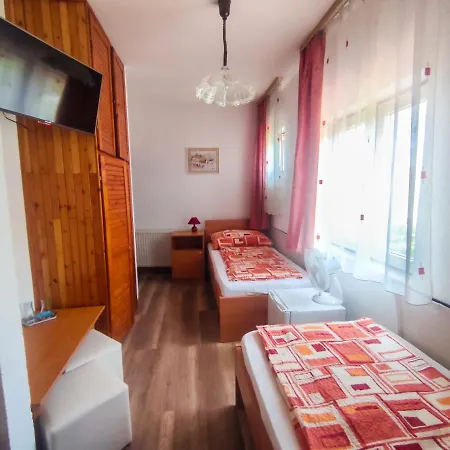 Viktória Panzió Affittacamere 3*